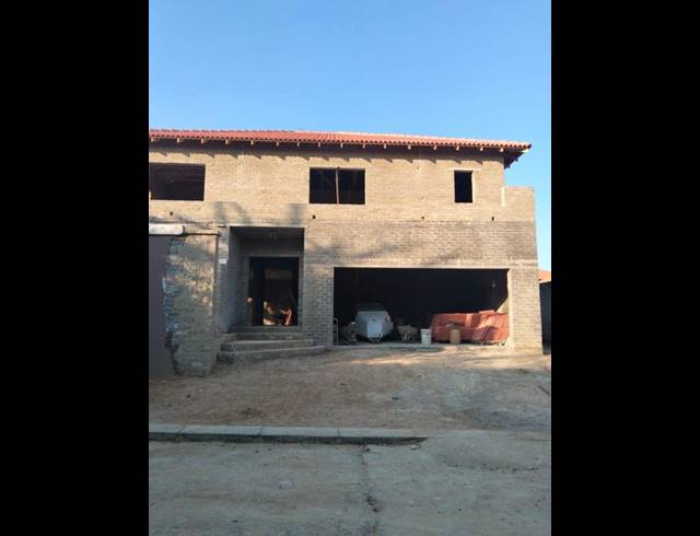 4 BEDROOM HOUSE FOR SALE IN FOURWAYS